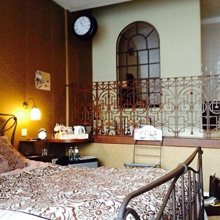 蒂伦豪特朋朋'不眠之夜'床和早餐住宿加早餐旅馆 外观 照片